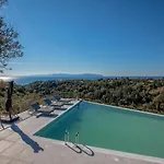 Exclusive Petalouda Radzaklí