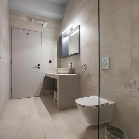 فيلة Exclusive Petalouda